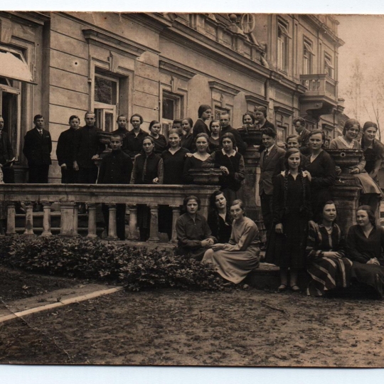 0006_zypliu-dvaras-lpda-zemes-ukio-mokyklos-zypliu-dvare-mokiniai-1932-m_1579081652-625e398fa75c48b6996b3994ed94e814.jpg